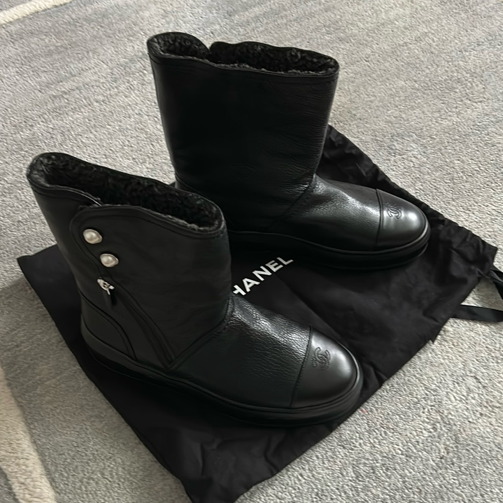 Brand new Chanel boots. Size8,5